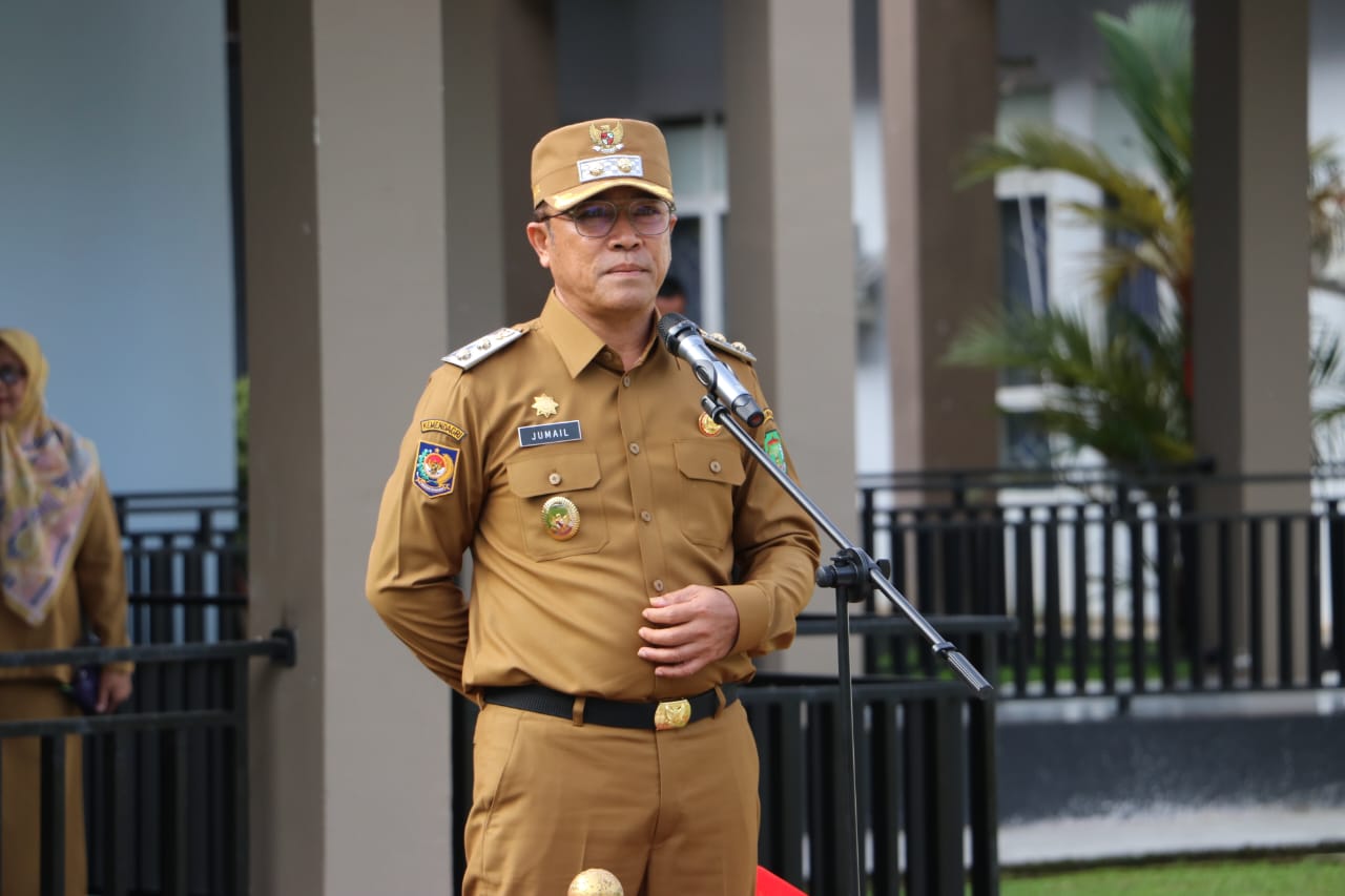 Hari Pertama Berkantor, Wakil Bupati Luwu Utara, Jumail Mappile Pimpin Apel bersama ASN